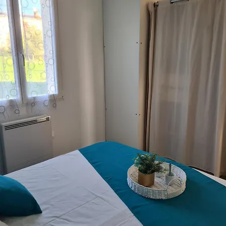 La Manelière 3 Accessible Pmr De Campagne à 10 Min Du Puy Dufou Hébergement de vacances *