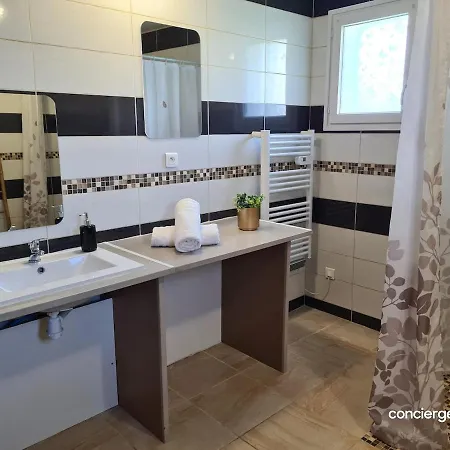 Hébergement de vacances La Manelière 3 Accessible Pmr De Campagne à 10 Min Du Puy Dufou *